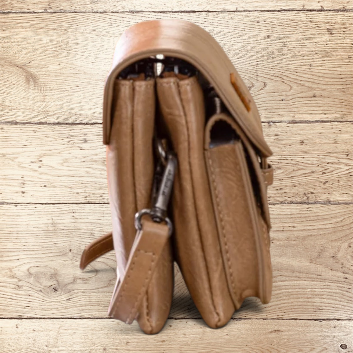 Wrangler Vintage-Inspired Crossbody Bag - Khaki